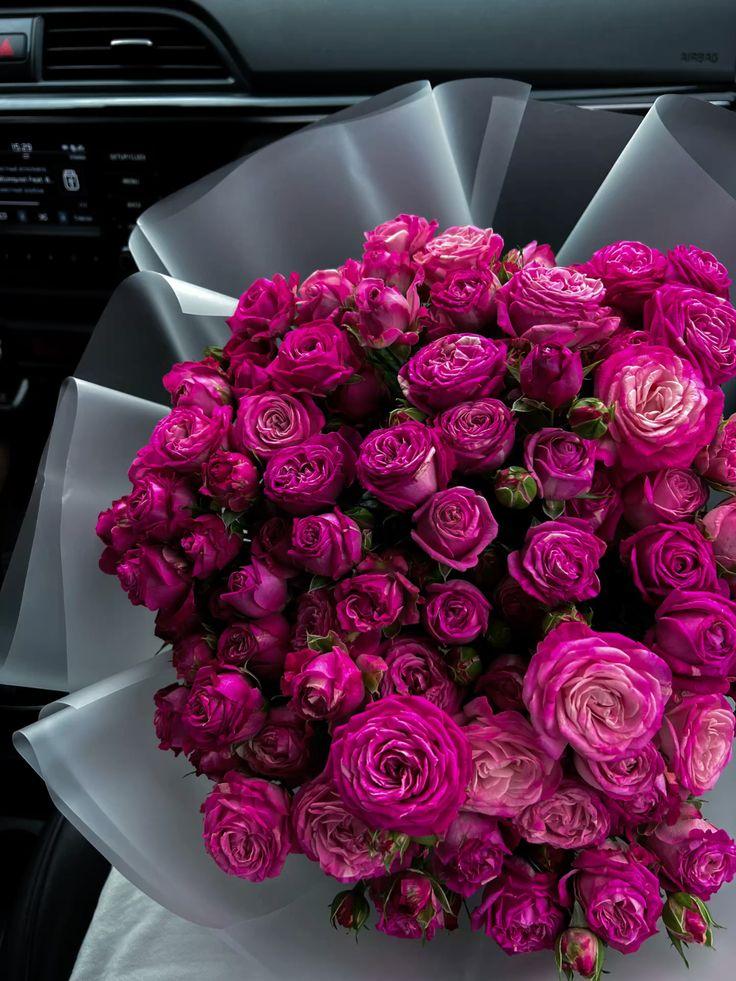 GardenPlumeOak workshop space where corporate flower arrangements are designed and prepared for business delivery